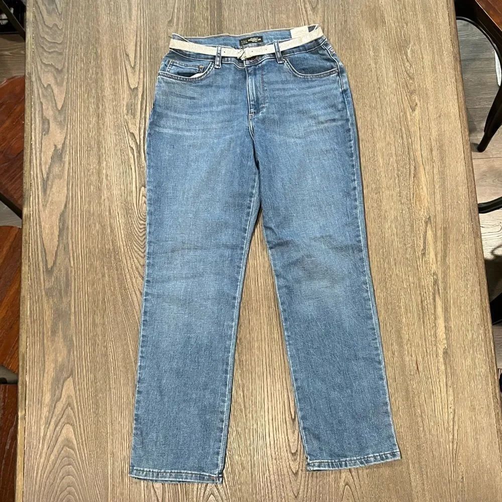 NWOT Lee Girls Relaxed Fit Straight Leg Mid Rise Belted Size 8 Short